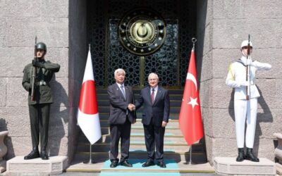 وزير الدفاع الياباني يبحث ونظيره التركي تعزيز التعاون الدفاعي وإمكانية الحصول على المسيّرات التركية