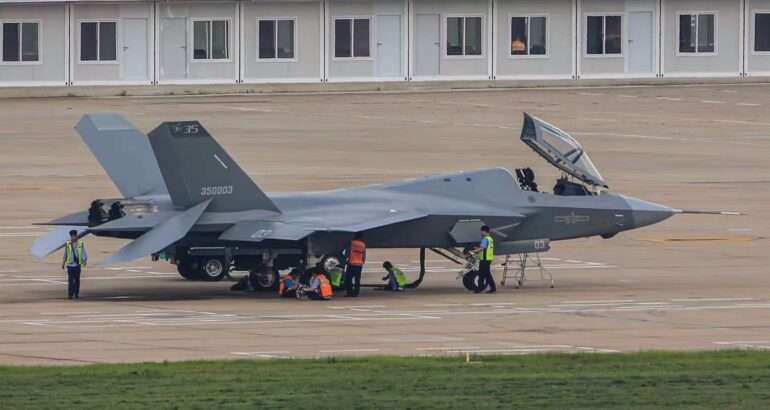 J-35-Fighter-China-PLANAF-770×410-1 النموذج الأولي الثالث من المقاتلة الشبحية الصينية J-35 برقم الذيل 350003