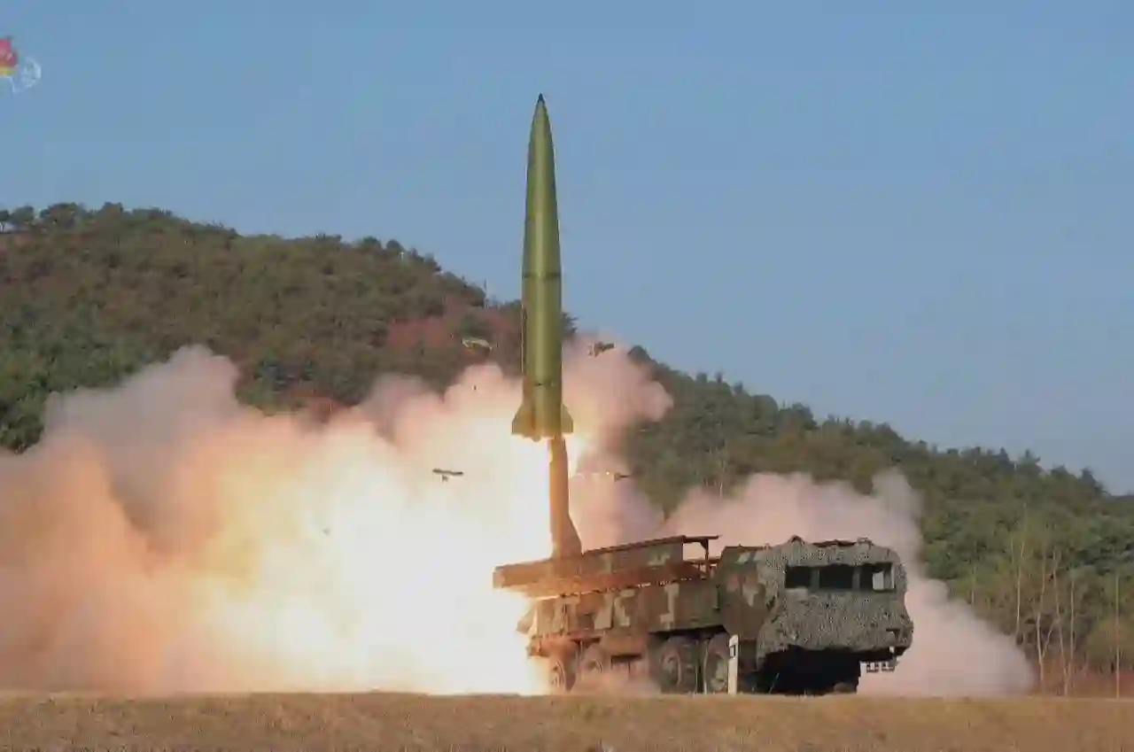 تقارير تتحدث عن استئناف كوريا الشمالية تزويد موسكو بصواريخ “KN-23” الباليستية