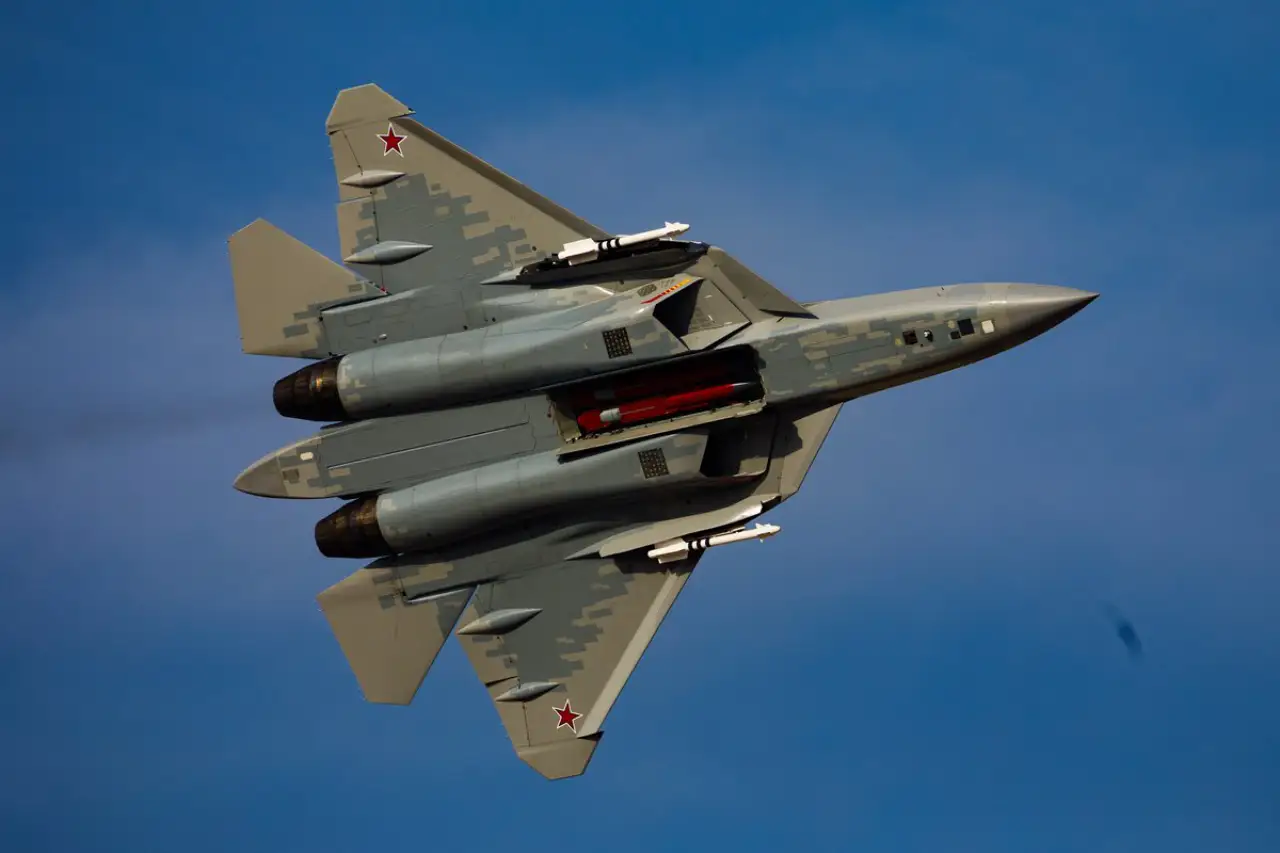 روسيا تبدأ تسويق صاروخ “RVV-SDM” الجوي المخصص لمقاتلات “Su-57E” التصديرية
