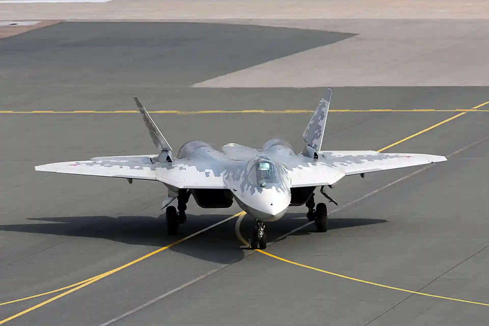 روسيا تستعد لإدخال النسخة المطورة من المقاتلة الشبحية Su-57M1 الخدمة بحلول 2026
