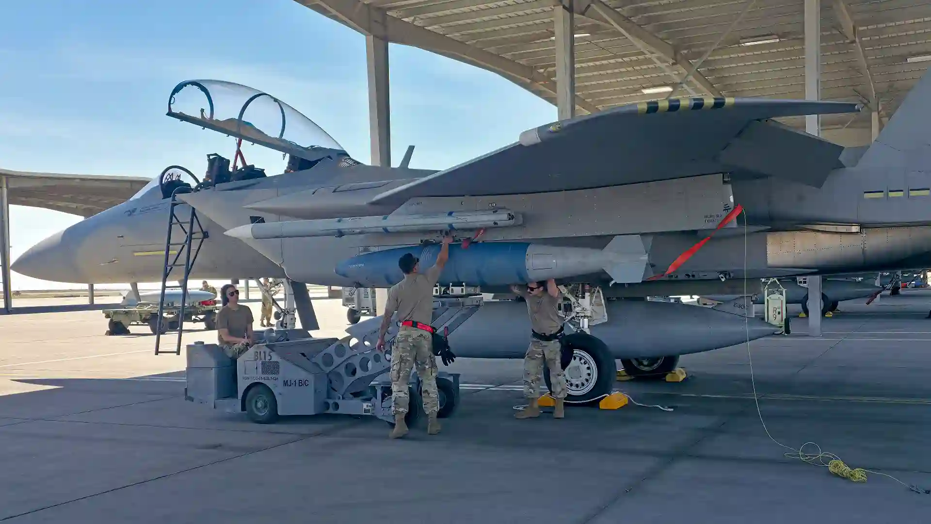 شاحنة-قنابل.-مقاتلة-F-15EX-تمطر-هدفها-بـ36-قنبلة-في-أول-مهمة-هجومية مقاتلة F-15EX Eagle II الأمريكية أثناء الطيران