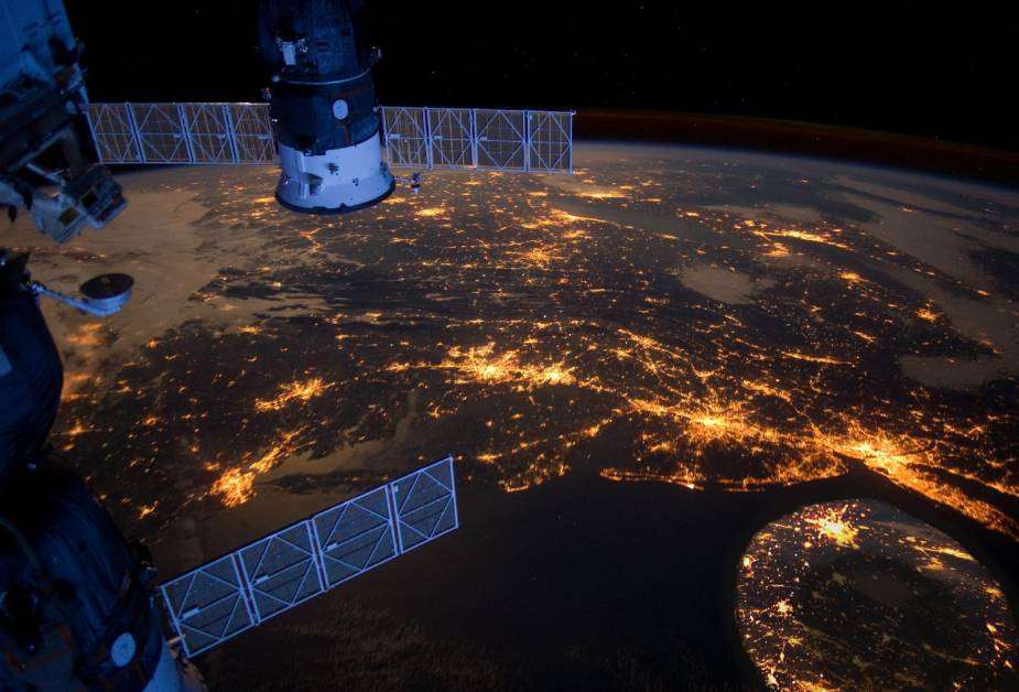 شبكة-starlink محطة استقبال أرضية لشبكة ستارلينك الفضائية
