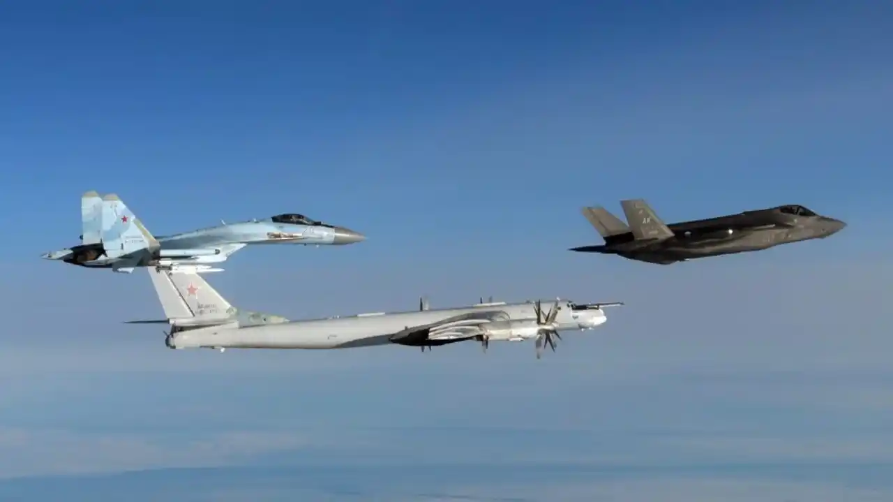 كييف تعلن استهداف قاذفة استراتيجية روسية من طراز «Tu-95» في قاعدة إنغلز الجوية